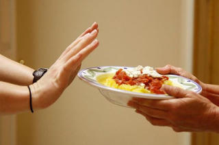 Nguy cơ tăng cân từ việc bỏ bữa tối