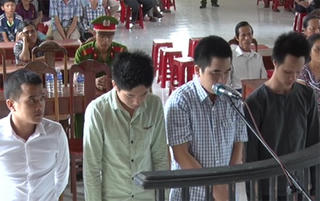 Xét xử lưu động 4 bị cáo mua bán trái phép chất ma túy