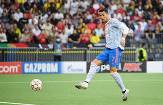 Ronaldo ghi bàn, MU thua ngược Young Boys vì hàng thủ thảm họa