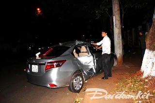 Ôtô chạy tốc độ cao lao vào xe máy, 4 người thương vong