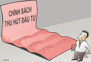 'Trên trải thảm, dưới rải đinh'