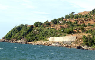 Chống sạt lở cho dự án bị đình chỉ thi công tại Sơn Trà