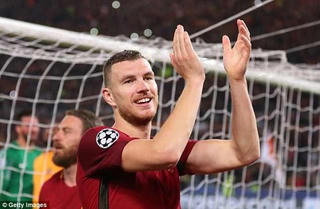 Edin Dzeko ngỡ ngàng vì Barcelona 'khốn đốn đến như vậy'