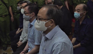 'Bút phê' bán rẻ 9 triệu cổ phần SADECO, ông Tất Thành Cang hầu tòa