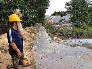 Ngột ngạt vì nhà máy bủa vây người dân