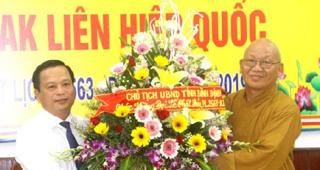 Lãnh đạo tỉnh Bình Định thăm, chúc mừng các tổ chức, chức sắc Phật giáo