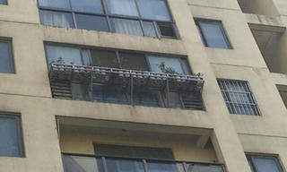 Bé 3 tuổi sống sót kì diệu khi rơi từ tầng 15