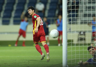 Tuyển Việt Nam: Công Phượng nổ súng, thầy Park chưa hết đau đầu