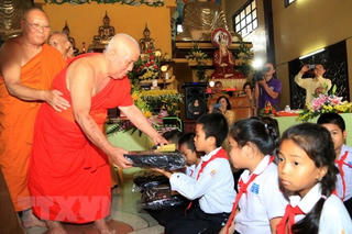 Lớp học tiếng Việt và tiếng Lào cho người Việt tại thủ đô Vientiane