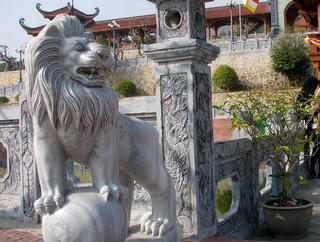 Nói không với linh vật ngoại lai