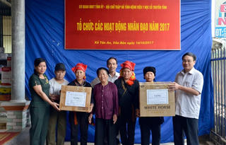 Lào Cai: Tặng quà và khám, chữa bệnh miễn phí cho người dân xã Tân An