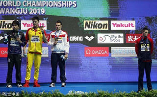 Các đối thủ từ chối đứng chung bục nhận huy chương với Sun Yang