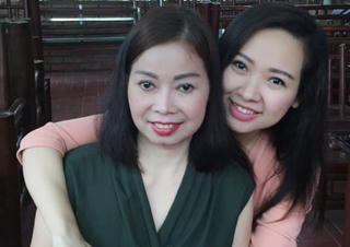 Con gái xứ Thanh đăng video tìm chồng cho mẹ