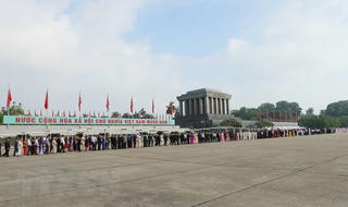 Hơn 47 nghìn lượt người vào Lăng viếng Chủ tịch Hồ Chí Minh dịp Tết Kỷ Hợi
