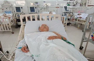Uống nhầm thuốc nhuộm, cụ ông 84 tuổi nhập viện