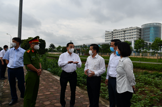 Chủ tịch Hà Nội: Phát hiện thêm bác sĩ, bệnh nhân BV Nhiệt đới Trung ương mắc Covid-19