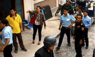 Bắt khẩn cấp các đối tượng sử dụng hung khí tại chung cư 4S