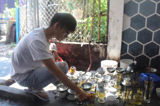 Sửa đường ống, nhiều hộ dân thiếu nước sinh hoạt