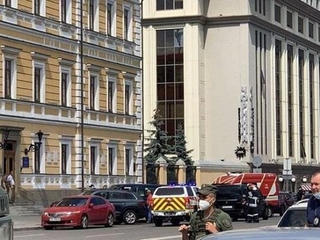 Ukraine: Một đối tượng bắt cóc con tin, đe dọa nổ bom tại ngân hàng