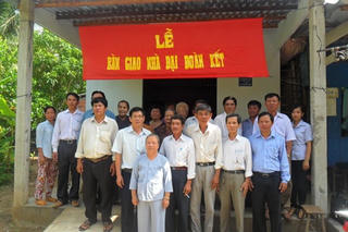 TP Mỹ Tho: Bàn giao 8 nhà đại đoàn kết cho hộ nghèo