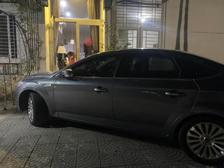 Thừa Thiên - Huế: Cán bộ Sở Nội vụ đỗ xe sai còn thách thức người dân?