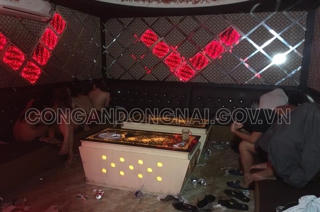 Đồng Nai: Xử lý quán karaoke để nhân viên thoát y phục vụ khách