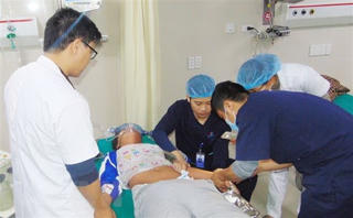 Bệnh nhân 14 tuổi bị sốc phản vệ nặng, bất tỉnh do kiến đốt