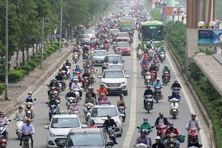 Hà Nội sẽ cấm xe máy trên đường Lê Văn Lương hoặc Nguyễn Trãi?
