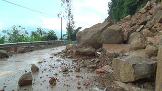 Thượng nguồn sạt lở, hạ nguồn ngập sâu