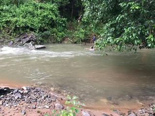 Quảng Ngãi: Lội qua suối một người bị lũ cuốn tử vong