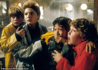 Công chúng quyên tiền làm phim vạch trần nạn quấy rối