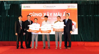 Hỗ trợ kinh phí xây nhà đại đoàn kết cho 3 hộ gia đình có hoàn cảnh đặc biệt khó khăn