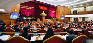 Thông cáo về ngày làm việc thứ nhất của Hội nghị Trung ương 9