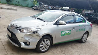 Hành khách bất ngờ lái taxi bỏ trốn