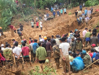 Quảng Trị: Đưa thi thể cuối cùng trong 'gia đình 6 người bị vùi lấp' ra khỏi hiện trường