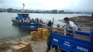 Chật vật qua xã đảo do phà vỏ thép hư hỏng nặng