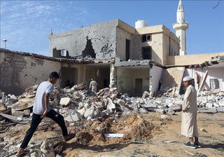 Libya: Quân đội miền Đông không kích lực lượng thân GNA