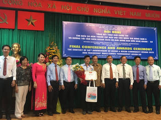 Hai người Hàn Quốc đoạt giải tìm hiểu 50 năm ASEAN trên website của MTTQ TP HCM