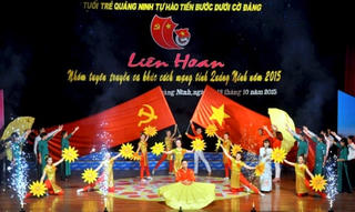 Quảng Ninh: Khai mạc Liên hoan các nhóm tuyên truyền ca khúc cách mạng 2015