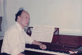 ‘Trở về đất mẹ’