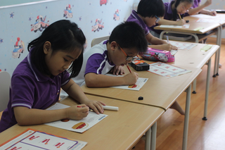 Chống lạm thu trong trường học: Phải bắt đầu từ hiệu trưởng