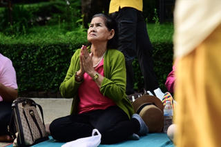 Dân Thái Lan thổn thức vì sức khỏe Quốc vương bất ổn