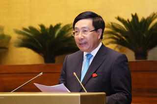 Phó Thủ tướng Phạm Bình Minh 'đăng đàn' trả lời nhiều chất vấn 'nóng'