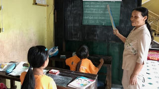 Đà Nẵng: Cô Diệp gần 30 năm, mở lớp dạy học miễn phí cho trẻ em nghèo