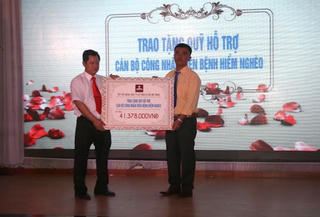 Mê Trang gây quỹ ủng hộ Trường Sa