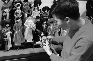 Người lưu giữ nét văn hóa 54 dân tộc Việt