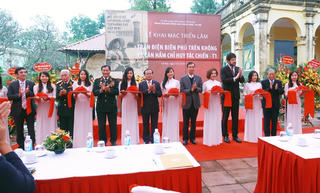 Gắn biển 4 di tích '12 ngày đêm Điện Biên Phủ trên không'