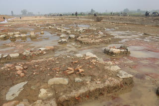 Tìm thấy chính điện thành nhà Hồ