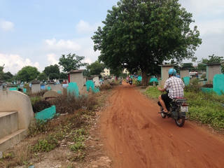 Di dời nghĩa trang trong lòng thành phố: Còn nhiều nan giải