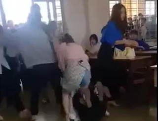 Đắk Lắk: Làm rõ vụ nữ sinh lớp 10 gọi người thân đến trường đánh bạn học 